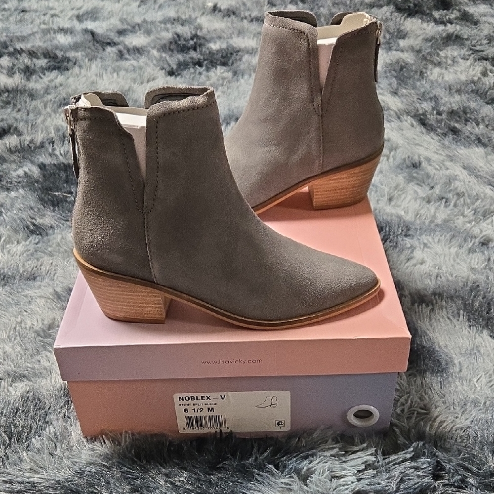 Lisa Vicky Ankle Booties Size 6.5- New